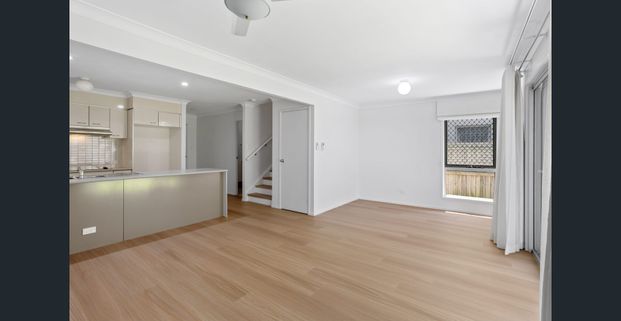 Stylish Townhouse in Prime Bracken Ridge Location - Photo 1