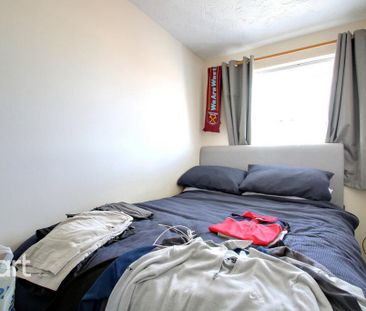 3 bedroom end of terrace house to rent - Photo 4