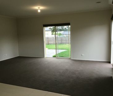 Three bedroom family home! - Photo 2