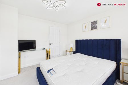 4 bedroom detached house to rent - Photo 4