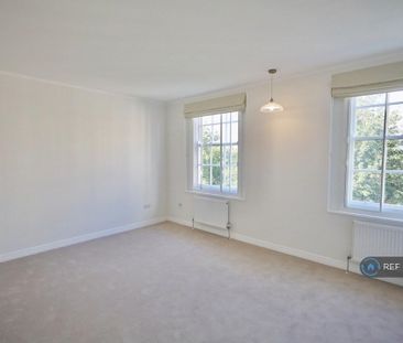 4 bedroom flat to rent - Photo 3