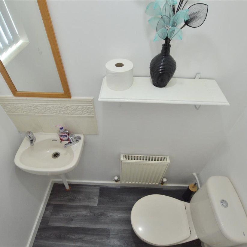 3 bedroom house - semi-detached to rent - Photo 1