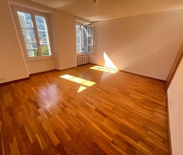 BEL APPARTEMENT 4.5 PCES AU COEUR DE LA VIEILLE VILLE - Photo 2