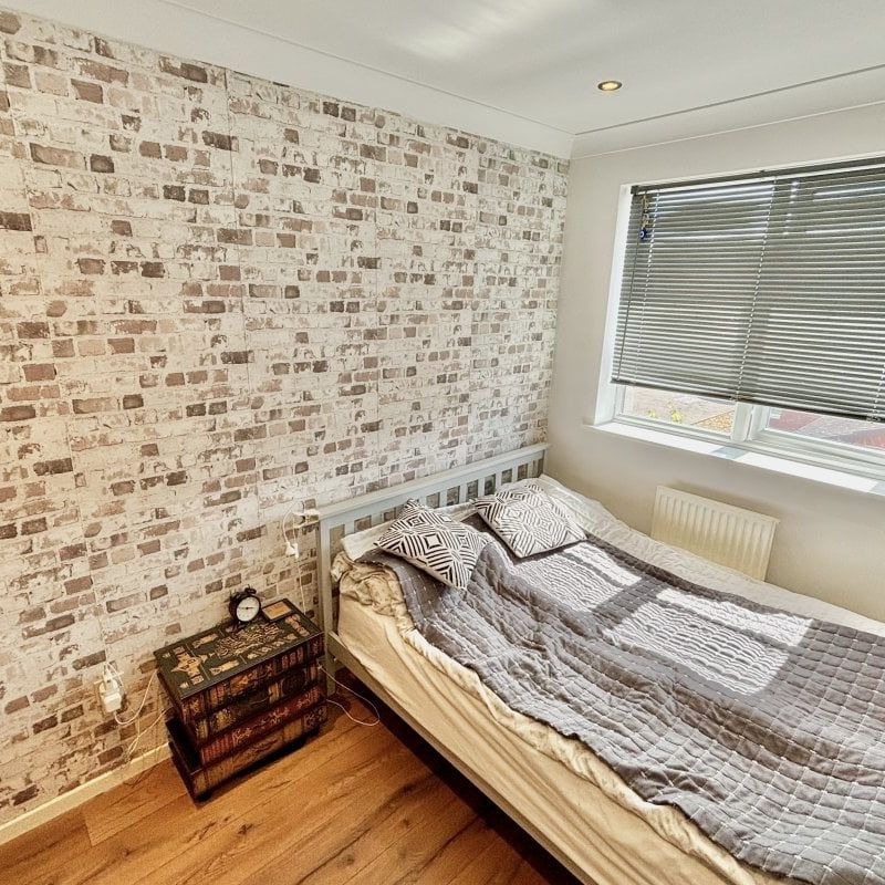 Christopher Close - Photo 1