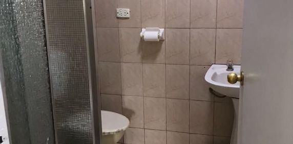 LARGE 4 BEDROOM HOUSE FOR LEASE - Photo 2