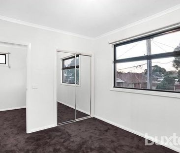 TWO BEDROOM TOWNHOUSE IN A PRIME LOCATION - Photo 4