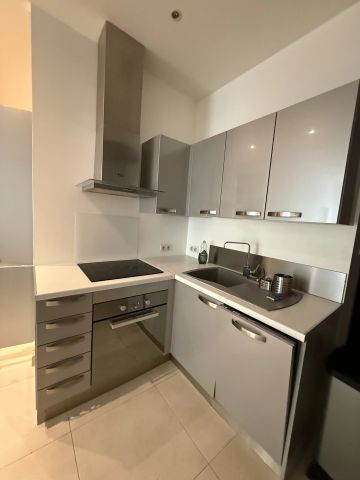Location Appartement 2 pièces 55m² NICE 06000 - Photo 4