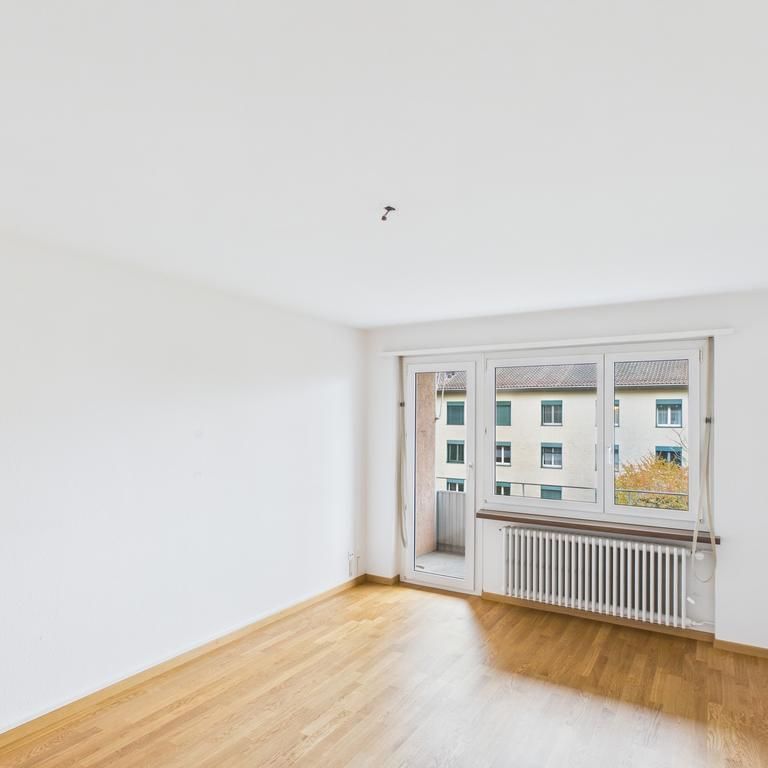 Charmante 2-Zimmer-Wohnung mit Balkon in Zürich-Witikon - Foto 1