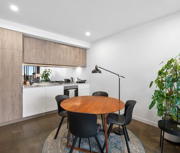 Level 19 Apartment with City Views | Walk to Everything | Alfred St... - Photo 3