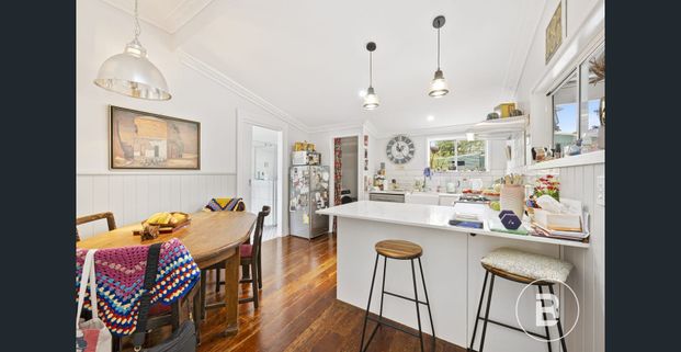 SPECTACULAR CALIFORNIAN BUNGALOW - Photo 1