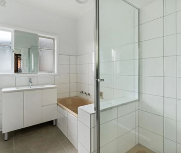 3 Bedroom Spacious Family Home! - Photo 2