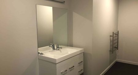 Unit on Venning - Photo 2