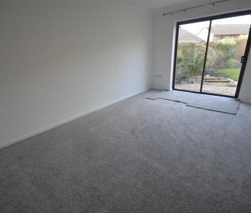 2 bedroom semi-detached bungalow to rent - Photo 4