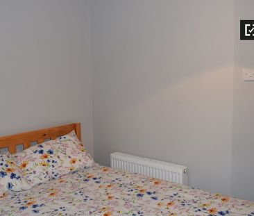 Room for rent in 4-bedroom apartment in Glasnevin, Dublin - Photo 6
