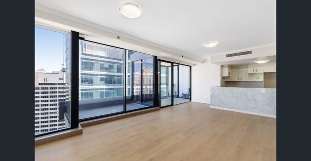 Stylishly Renovated 2 Bedroom Apartment with New Hybrid Flooring & Stunning City Views! - Photo 1