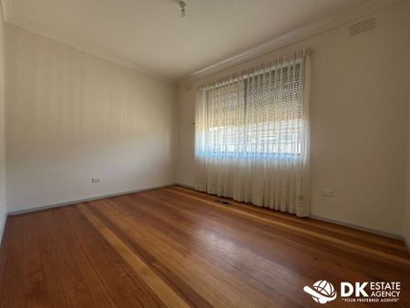 Family Home in Prime Sunshine West Location - Photo 4