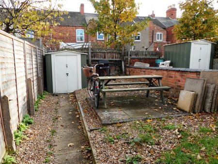 18a Station Street - 4 Double bedrooms & 2 bathrooms Loughborough - Photo 5