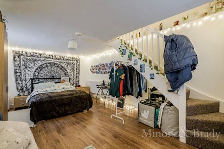 5 bedroom semi-detached house to rent - Photo 4