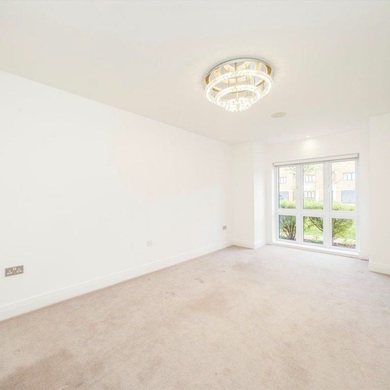 Bridges Avenue, East Molesey, KT8 - Photo 1