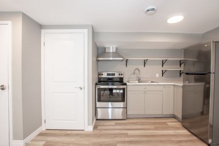 56 Townline Rd W, St. Catharines - 2 Bedroom Lower Unit - Photo 2