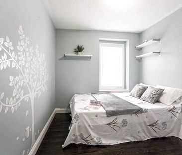 For Lease - 15 Vanhorne Close, Brampton, Ontario - Photo 2