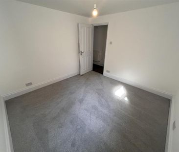 3 bedroom flat to rent - Photo 6