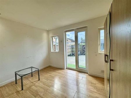 Lapponum Walk, Hayes, UB4 - Photo 2