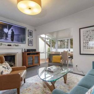 One Tree Hill, 3 bedrooms - Photo 2