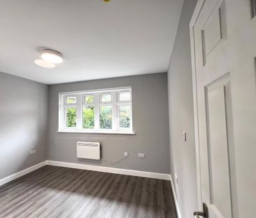 6 bedroom detached house to rent - Photo 1