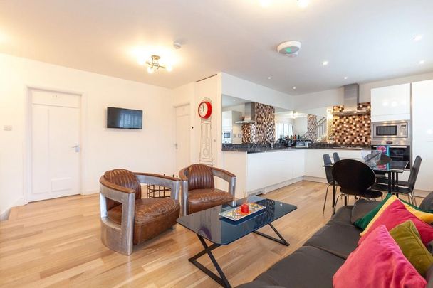 3 bedroom apartment to rent - Photo 1