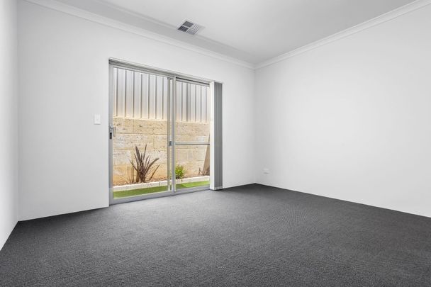 30 Manarola Loop, Coogee. - Photo 1