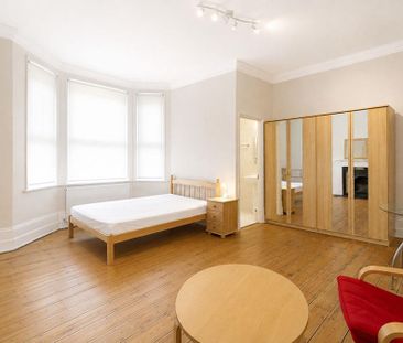 Studio to rent - Photo 2