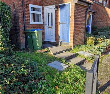 1 Bed Flat, Yarmouth Gardens, SO15 - Photo 2