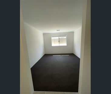 THE PERFECT BLEND OF STYLE & CONVENIENCE - Photo 5