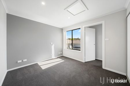 Modern 3 Bedroom Ensuite Townhouse - Photo 2