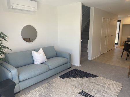 Beautifully Near New Townhouse - Greerton - Photo 3