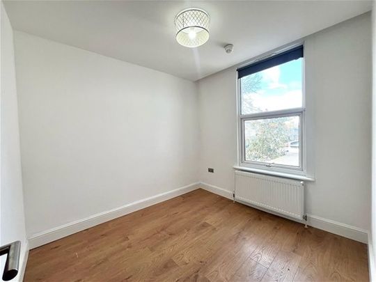 2-4 Forest Drive East, London - Photo 1