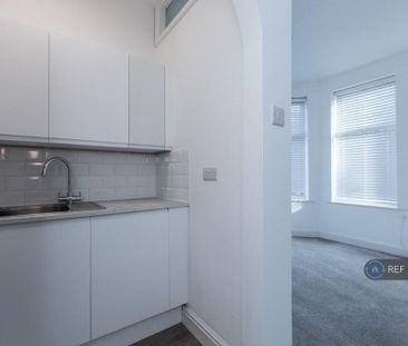 Studio to rent - Photo 6