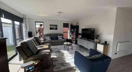 Modern 3-Bedroom Home in Fantastic Location - Photo 2