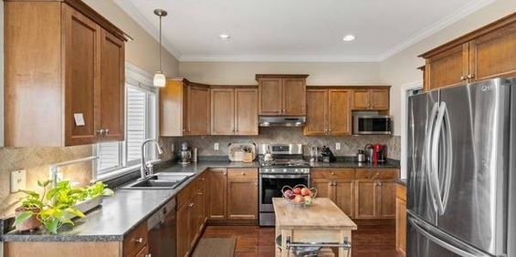 Desirable 5 Bedroom Home in Auguston - Photo 3