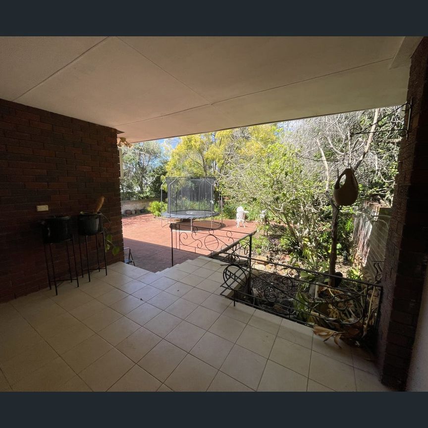 2/220 Great Eastern Highway, Glen Forrest, WA 6071 - Photo 1