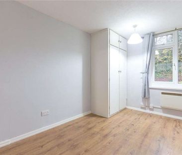 3 bedroom flat to rent - Photo 4