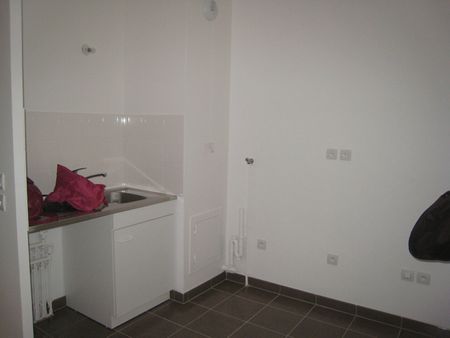 Location Appartement 3 pièces 56m² - Photo 3