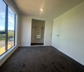 Brand new 3 bedroom home - Perfect Location Next to Lloyd Elsmore P... - Photo 4