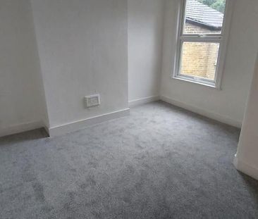3 bedroom flat to rent - Photo 6