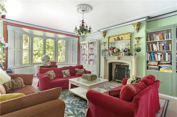 A stylish period house located close to the town centre and delightful countryside walks. - Photo 1