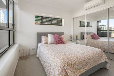 Modern Inner-City Apartment - Photo 4