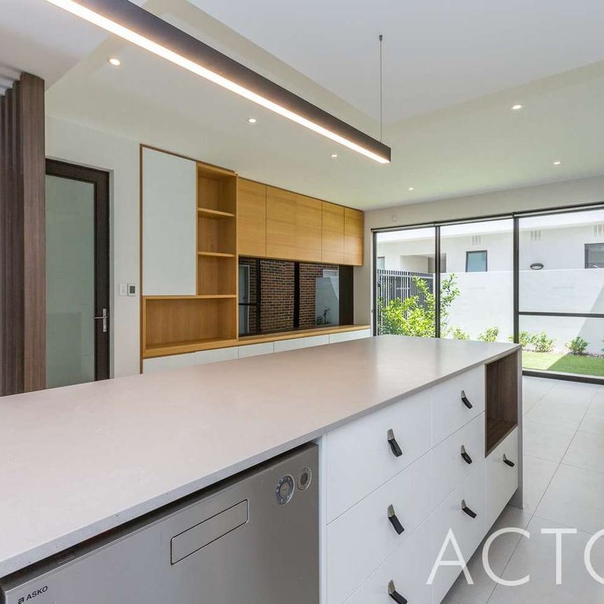 Architect-designed Townhouse - Fully Furnished and Ready to Move In - Photo 1