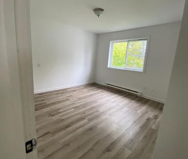 61/2 SITUÉ À SAINT-HUBERT , PROCHE DU LAC DE CITÉ SOLEIL, À 5 minut... - Photo 4