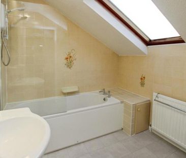 A 1 bedroom mid-terrace house, ideally suited for a single or coupl... - Photo 4
